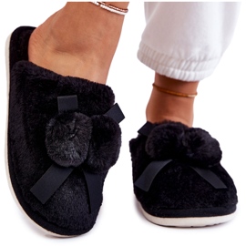 Pantofole da donna in pelliccia Castello nera con pompon nero