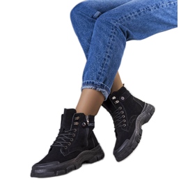 Stivali neri isolati con eco-suede di Pirangi nero