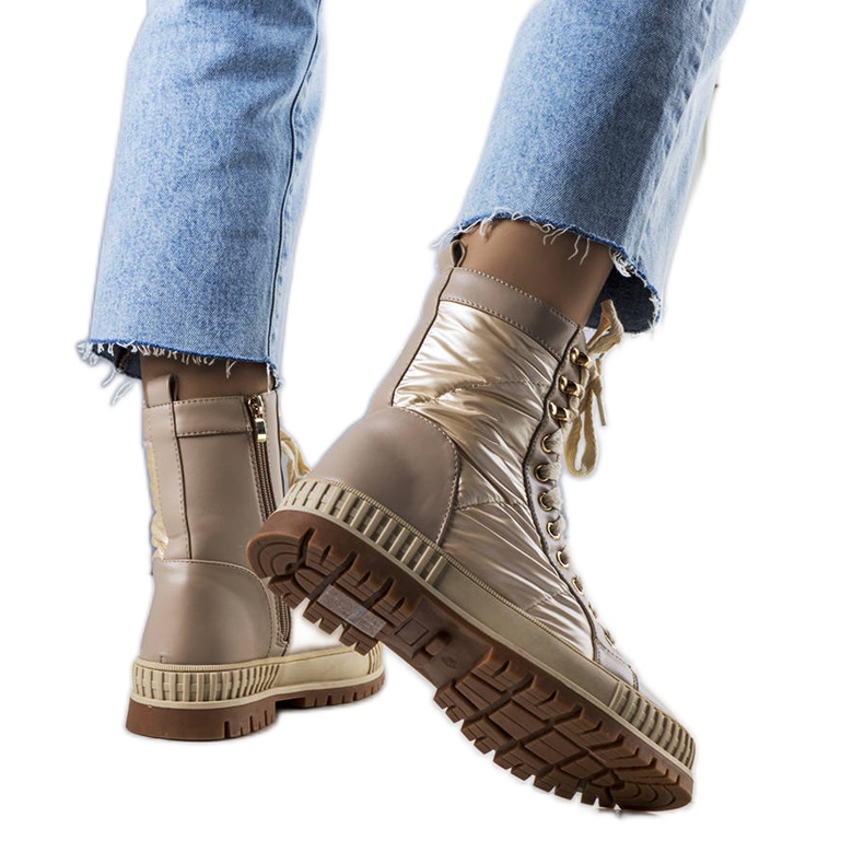 Stivali isolati beige di Hamina