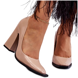 PA1 Décolleté con tacco in pelle verniciata alla moda Nudo misterioso beige