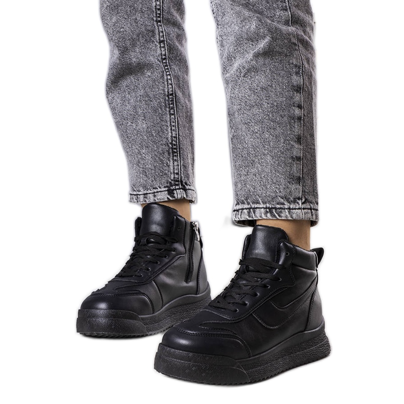 Sneaker isolanti nere di Korti nero