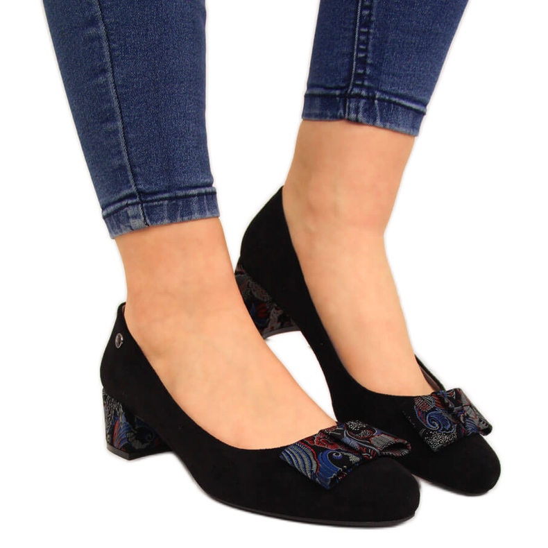 Décolleté nere su fiocco decorativo di Sergio Leone nero