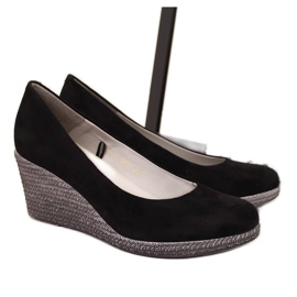 Décolleté con zeppa in camoscio nero di Vinceza