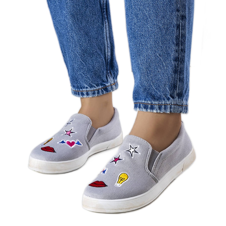 Sneakers in tessuto grigio con toppe di Anais