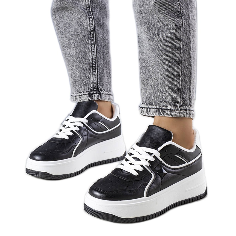Sneaker nera Juanita con plateau nero