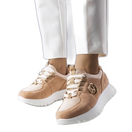 Sneaker beige con plateau di Kristine