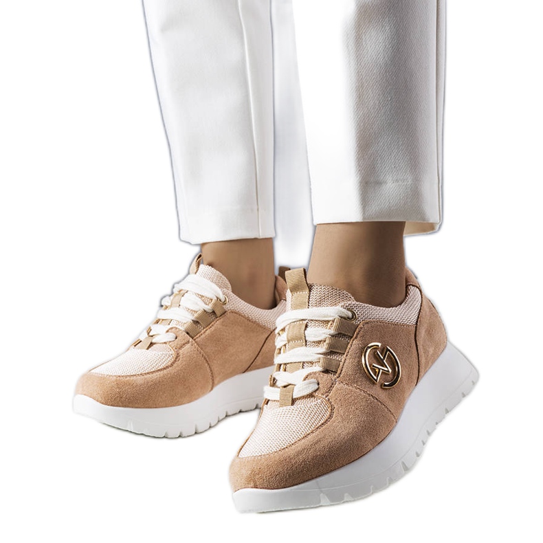 Sneaker beige con plateau di Kristine