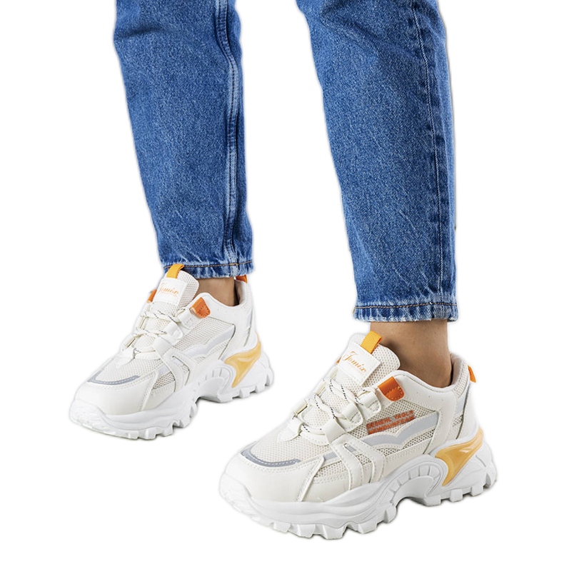 Sneaker beige opale con inserti fluo