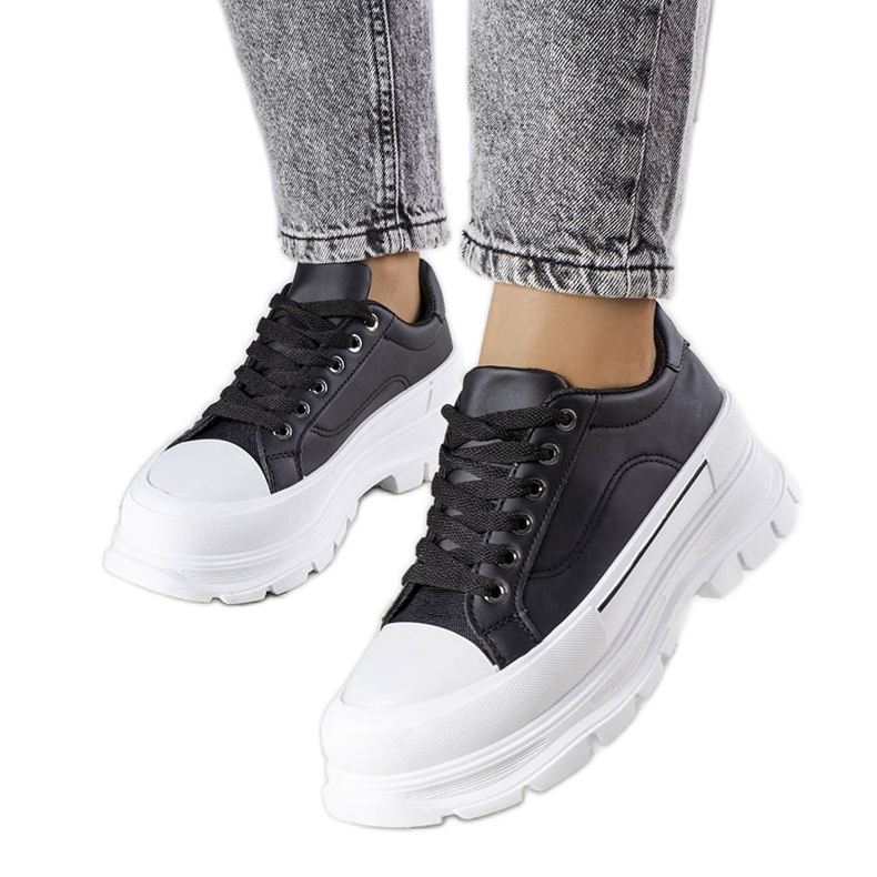 Sneaker alte con plateau di colore nero di Kari