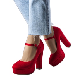 Décolleté con tacco rosso di Johnnie