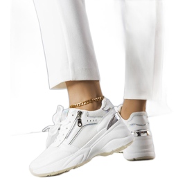 Sneaker bianche con zeppa bianca