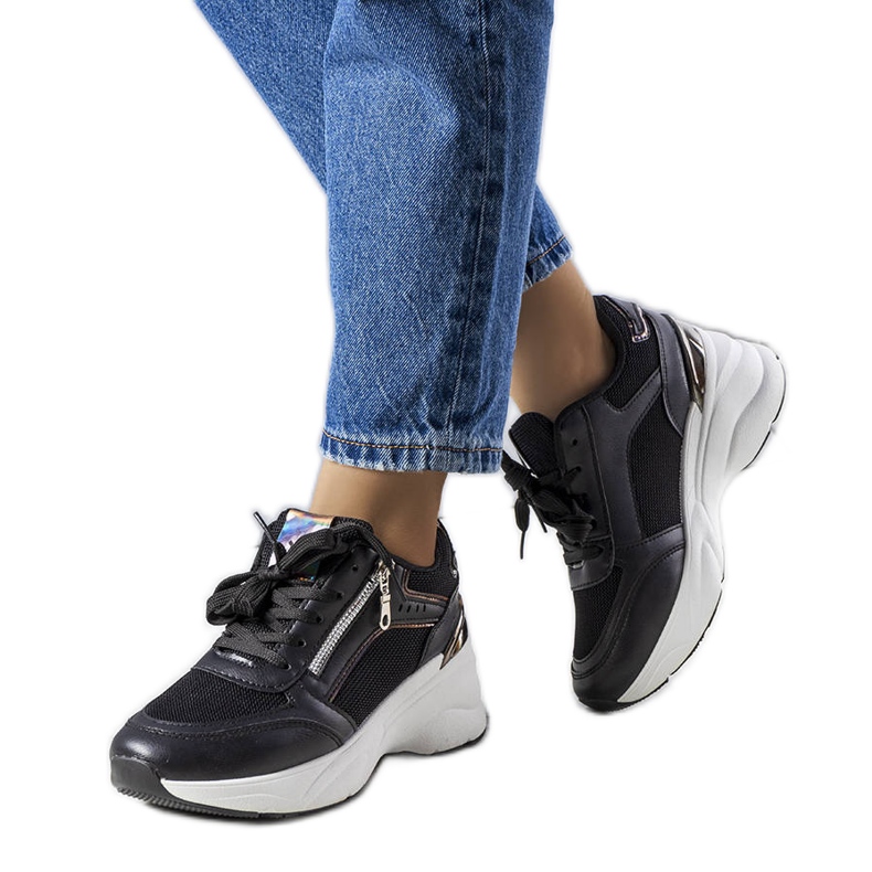 Sneaker con zeppa di colore nero di Stacey