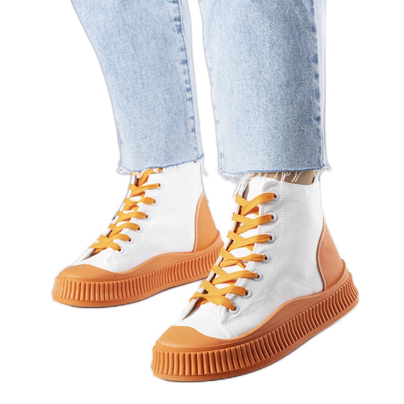 Sneakers arancioni con plateau di Terri bianca