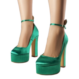 Décolleté verdi con tacco alto di Lila verde