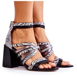 Sandali da donna in pelle su un blocco massiccio Maciejka 05514-03 Grigio