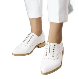 BM Scarpe traforate bianche con borchie di Erin bianco
