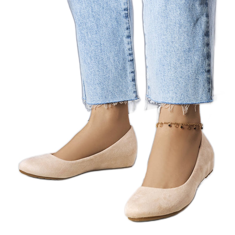 Ballerine beige con zeppa bassa di Sylvia