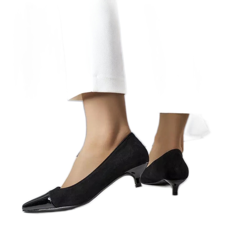 BM Décolleté nere con punta in vernice anatra nero