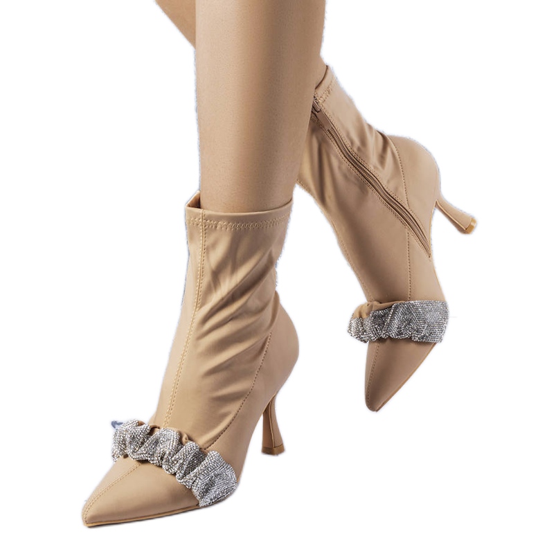 Stivali beige decorati con strass di Caisse