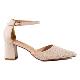 Décolleté da donna Shelovet su un blocco beige