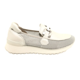 Mocassini in pelle da donna Caprice con decorazione 9-24502-20 132 Pearl Combina bianco