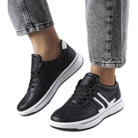 BM Sneakers nere con inserti bianchi di Olympia nero
