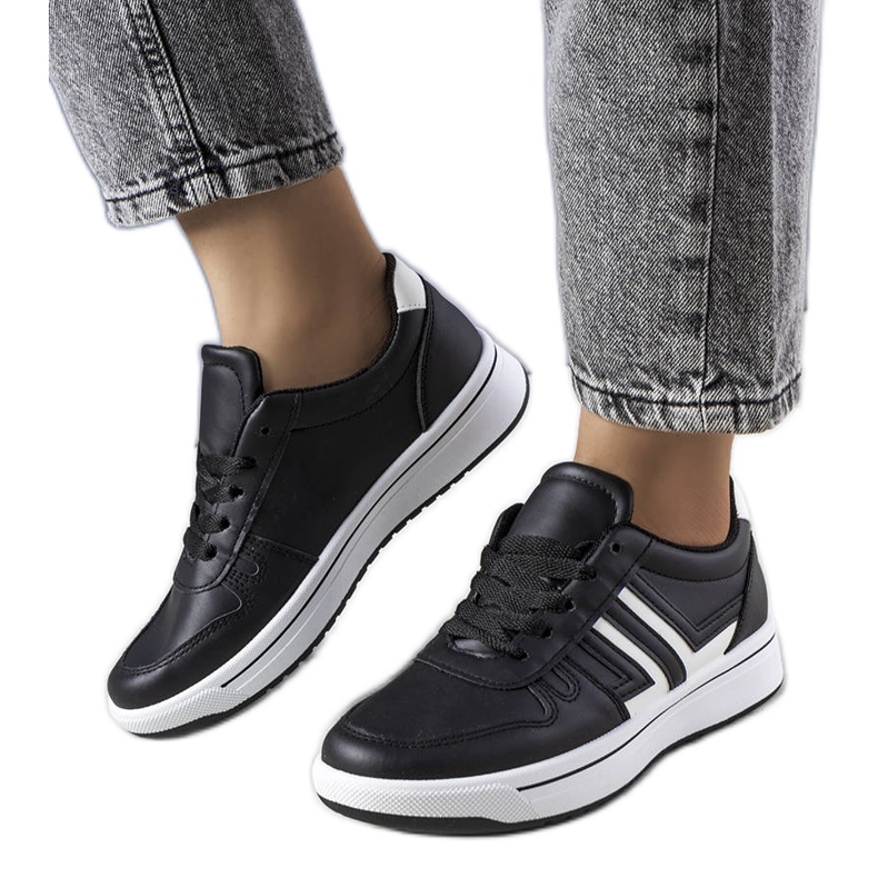 BM Sneakers nere con inserti bianchi di Olympia nero
