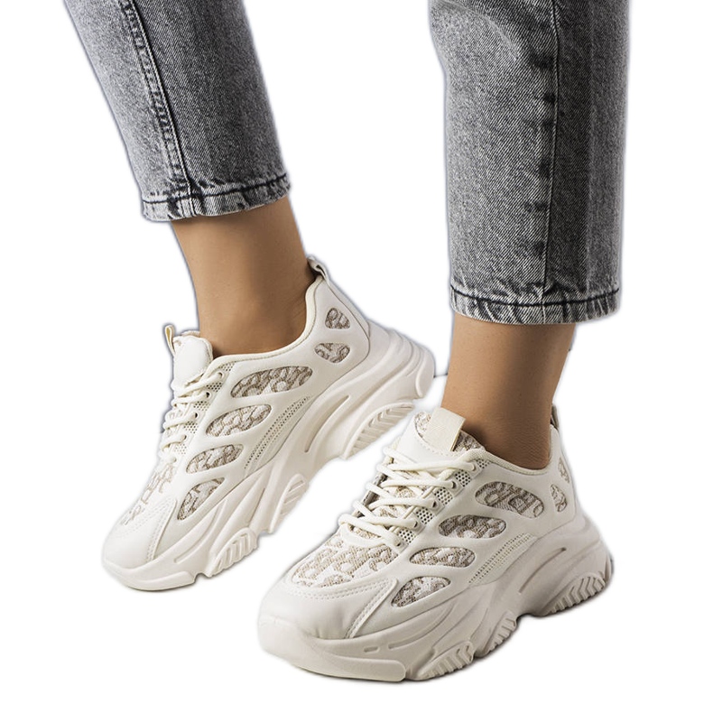 Sneakers beige decorate con stampa Kara