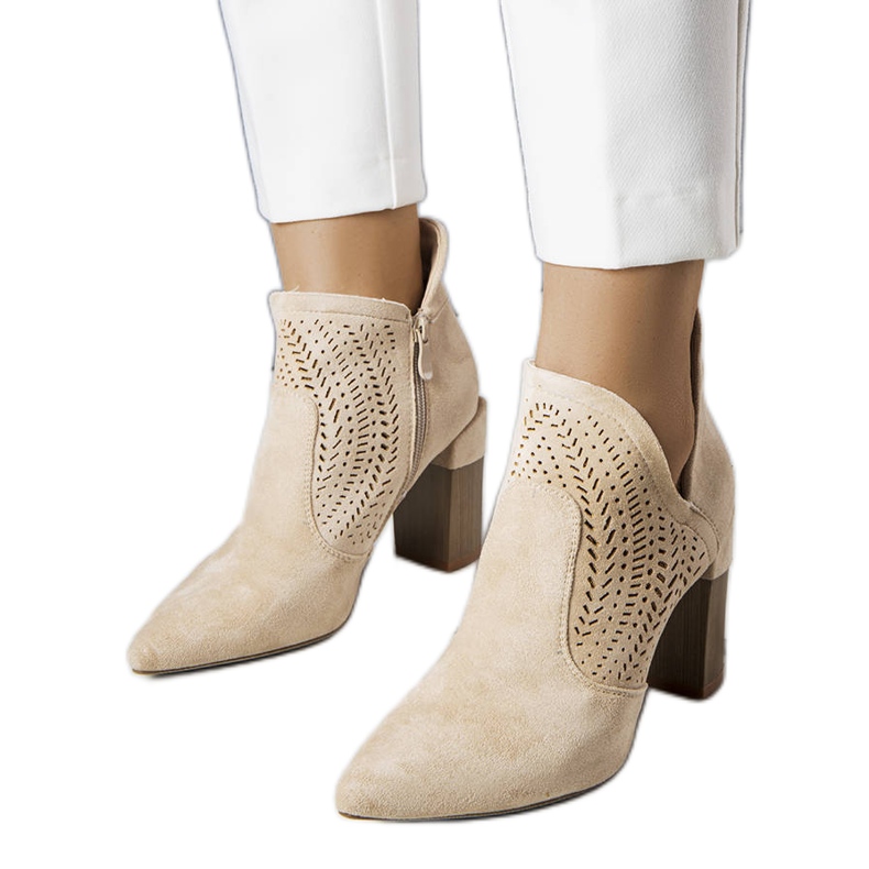 Stivali traforati beige di Hachée