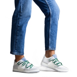 Sneakers grigie con lacci verdi di Aucoin bianco