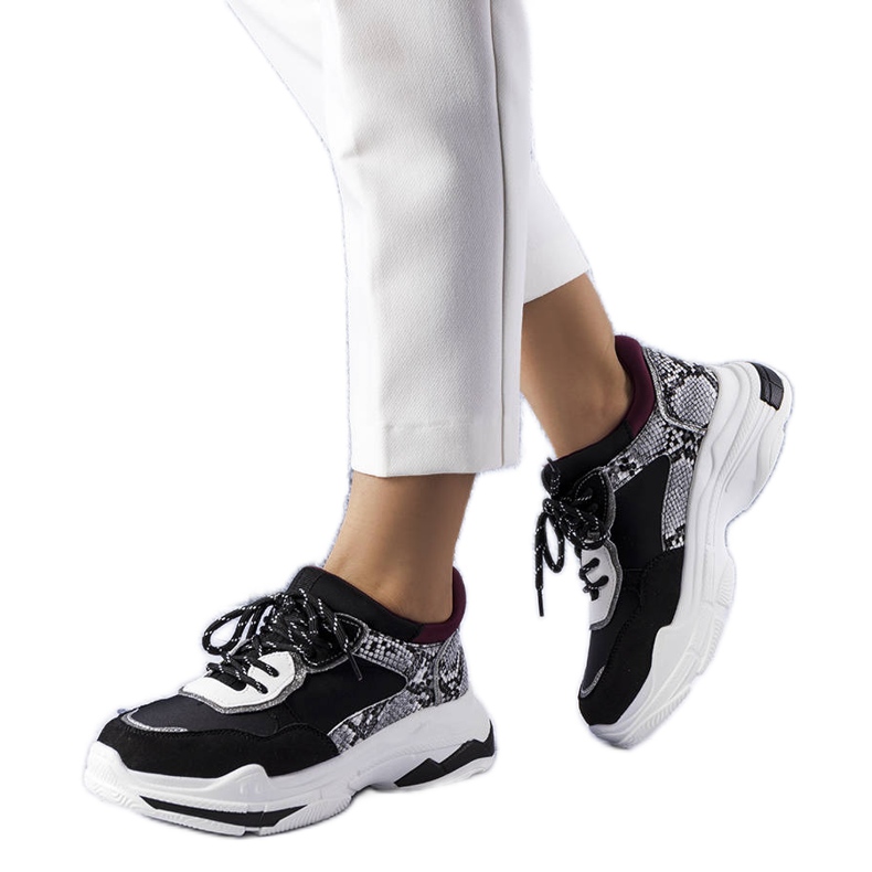 Sneakers nere decorate con inserti Savard nero