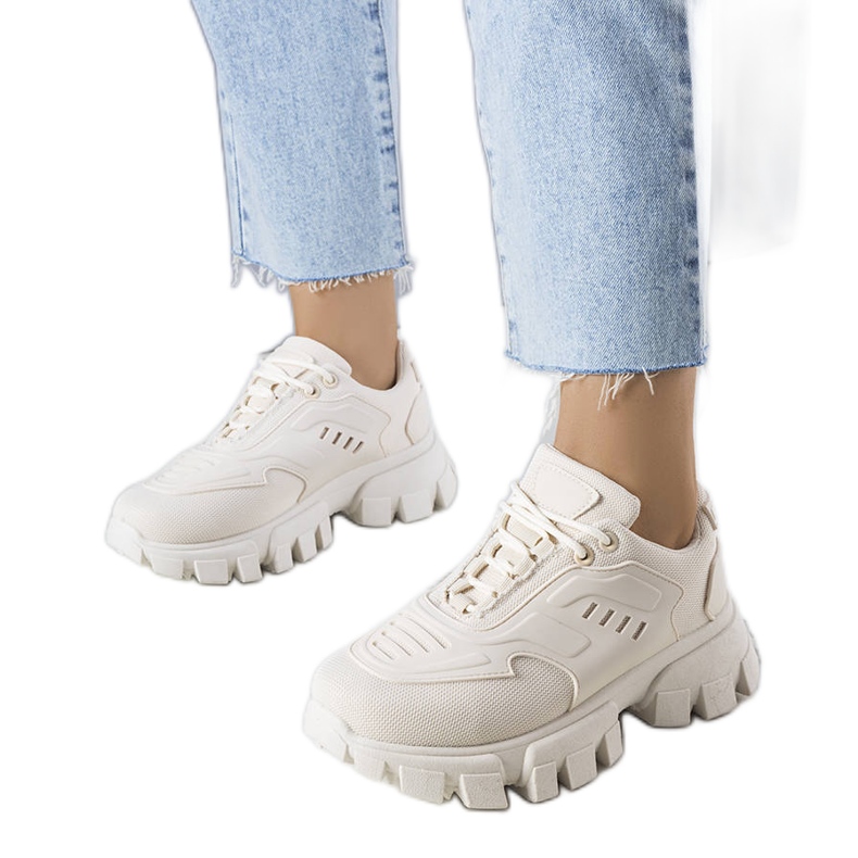 Sneakers beige con suola massiccia di Inez
