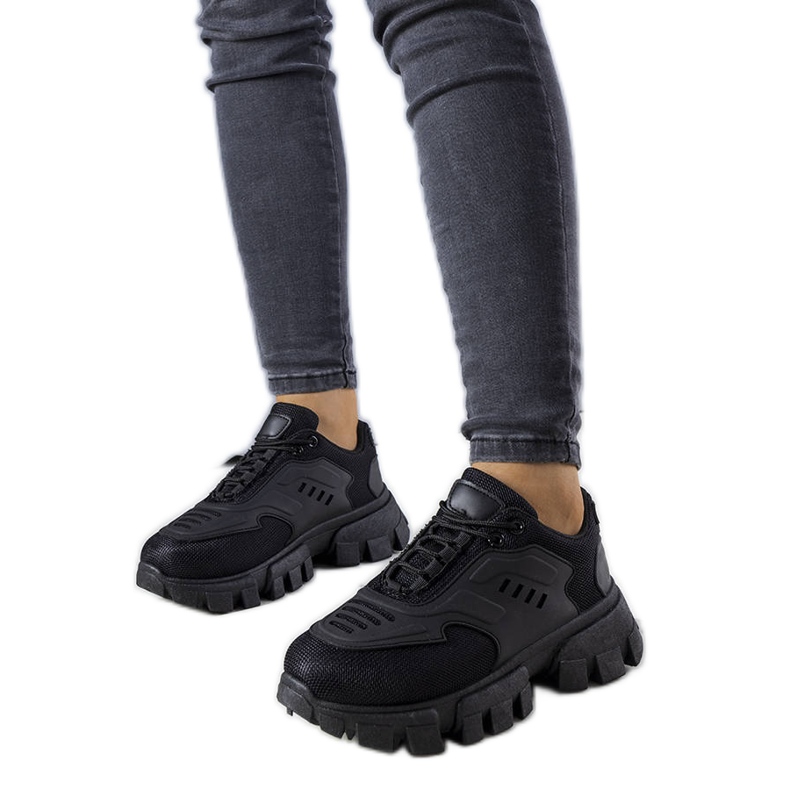 BM Sneakers nere su massiccia suola Inez nero