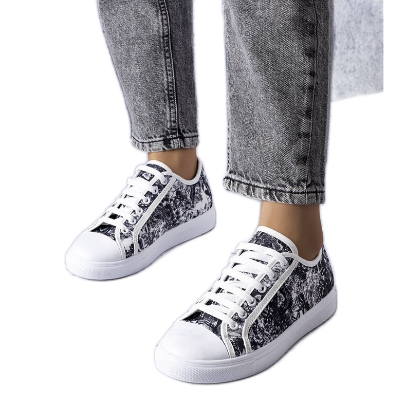 Sneaker in tessuto bianco e nero di Aucoin bianca