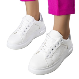 Sneaker bianche con suola alta di Tasha bianco