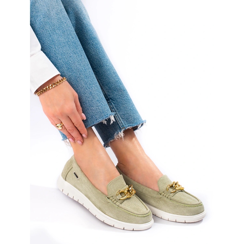 Comodi mocassini da donna sulla piattaforma verde Shelovet