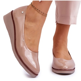 Vinceza Décolleté Classiche Con Zeppa In Vernice Beige Paola