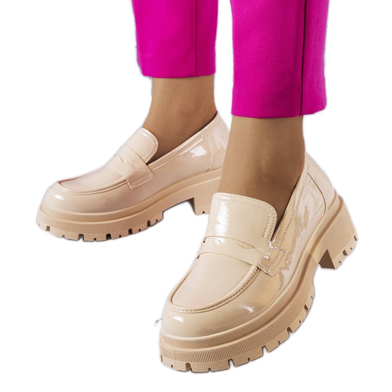 Décolleté laccate beige di Phaneuf