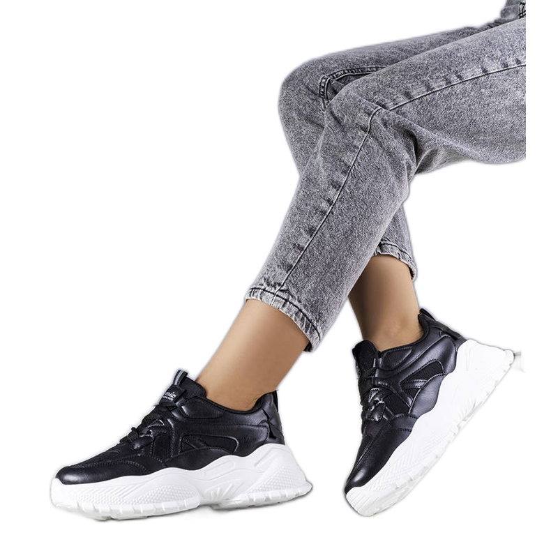 Sneakers nere su una massiccia suola Lorene nero