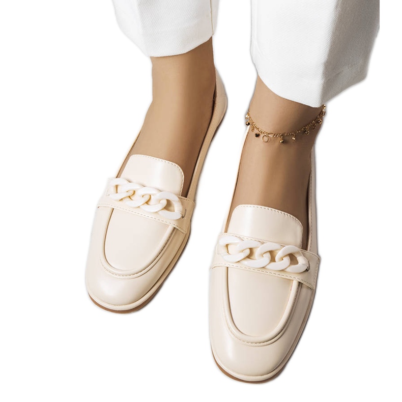 Mocassini beige decorati con catena Bobbie