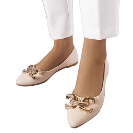 Ballerine beige con una catena dorata