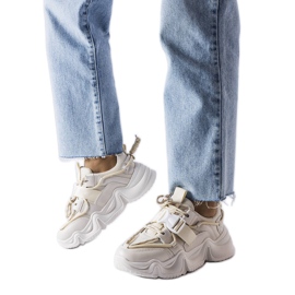 Spettacolari sneakers beige di Desforges
