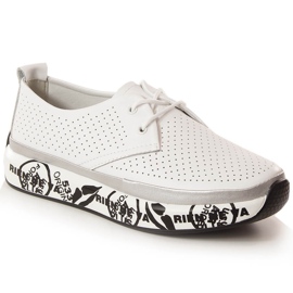 Scarpe in pelle da donna sulla piattaforma bianca T.Sokolski W23-29 bianco