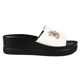 Pantofole bianche da donna su una comoda zeppa Shelovet bianco