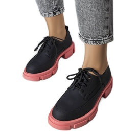 Scarpe nere con suola massiccia di Kay nero