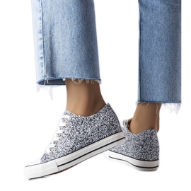 Sneaker basse con zeppa di colore nero di Garceau bianco