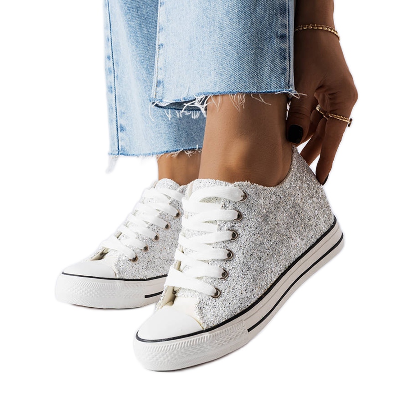 Sneaker con zeppa bassa color argento di Garceau d'argento
