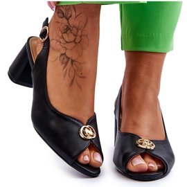 Sandali in pelle nera alla moda neri nero