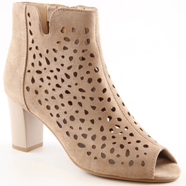 Stivali traforati beige primaverili da donna sul palo Jezzi