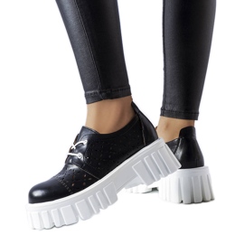 Scarpe enormi traforate nere di Camus nero